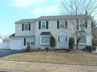 32 Hampton Dr, Langhorne, PA 19047