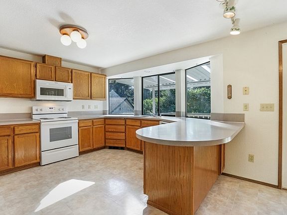 5th image of 7205 183rd Ave E