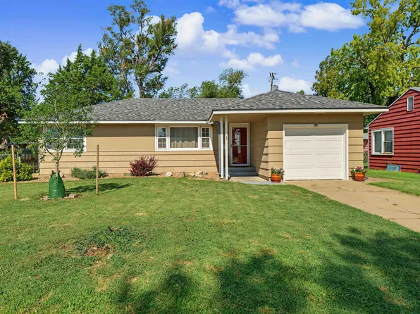 1938 Larson St, Salina, KS 67401