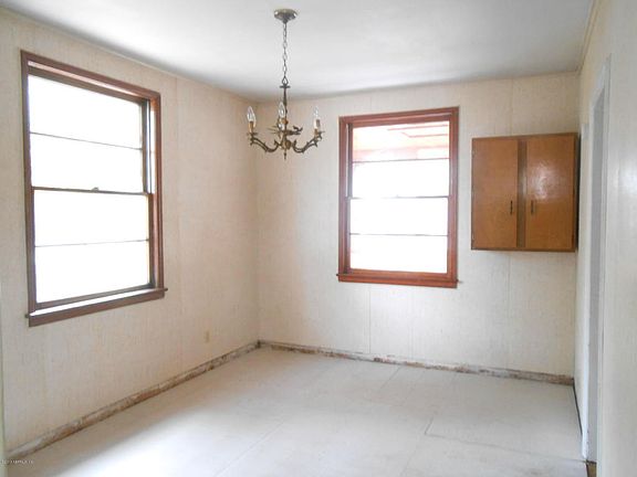4th image of 374 W 62nd St
