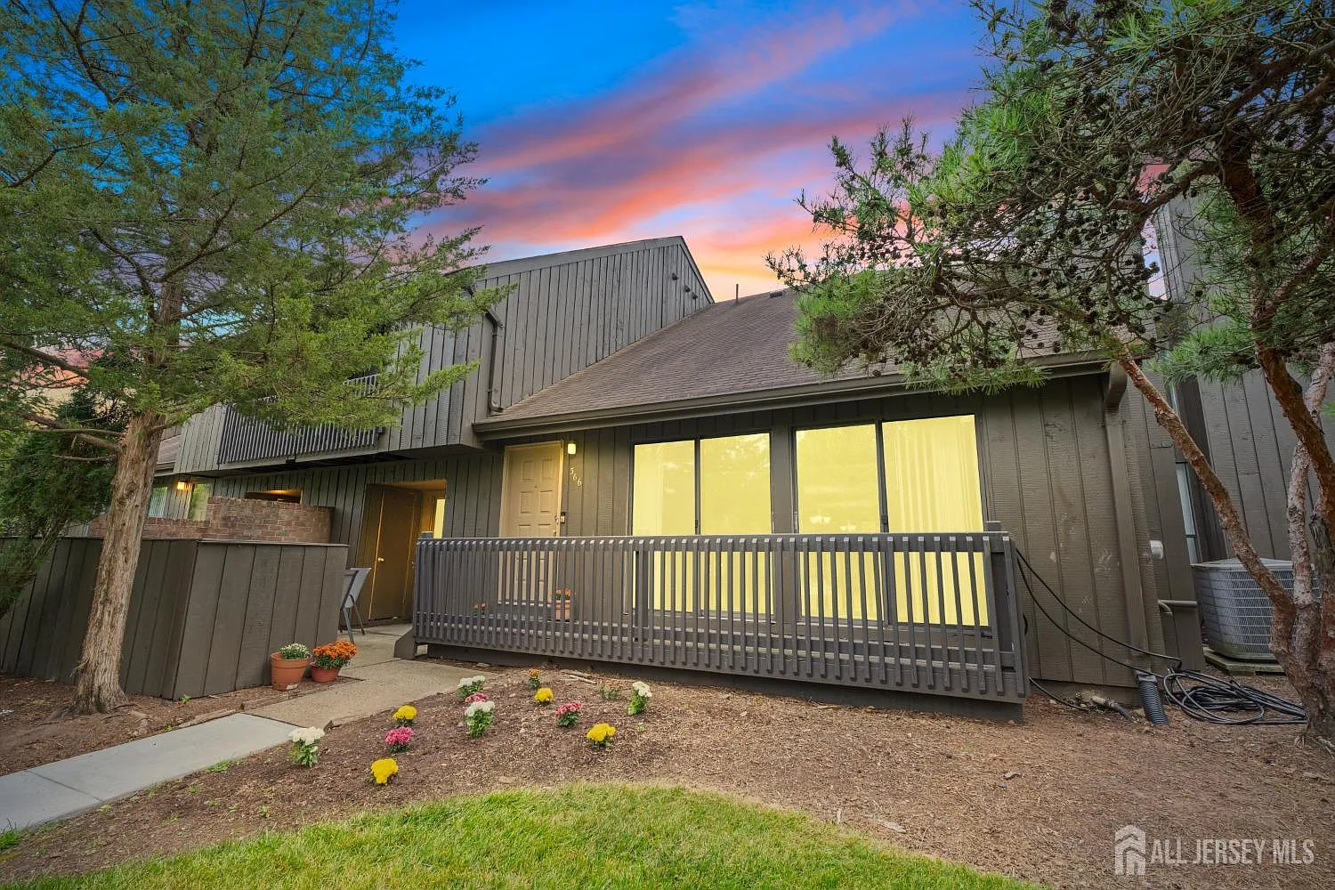 366 Westgate Dr photo 1