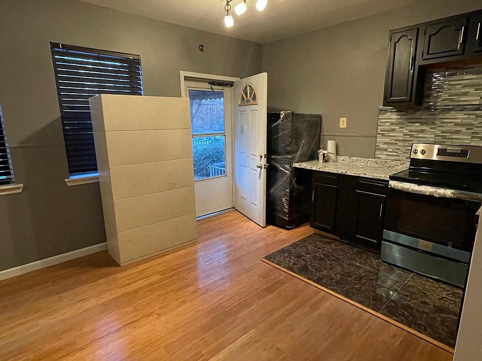 1st image of 20215 Murdock Ave