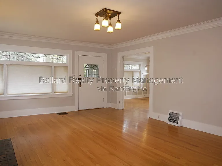 6235 22nd Ave NE — Photo 6