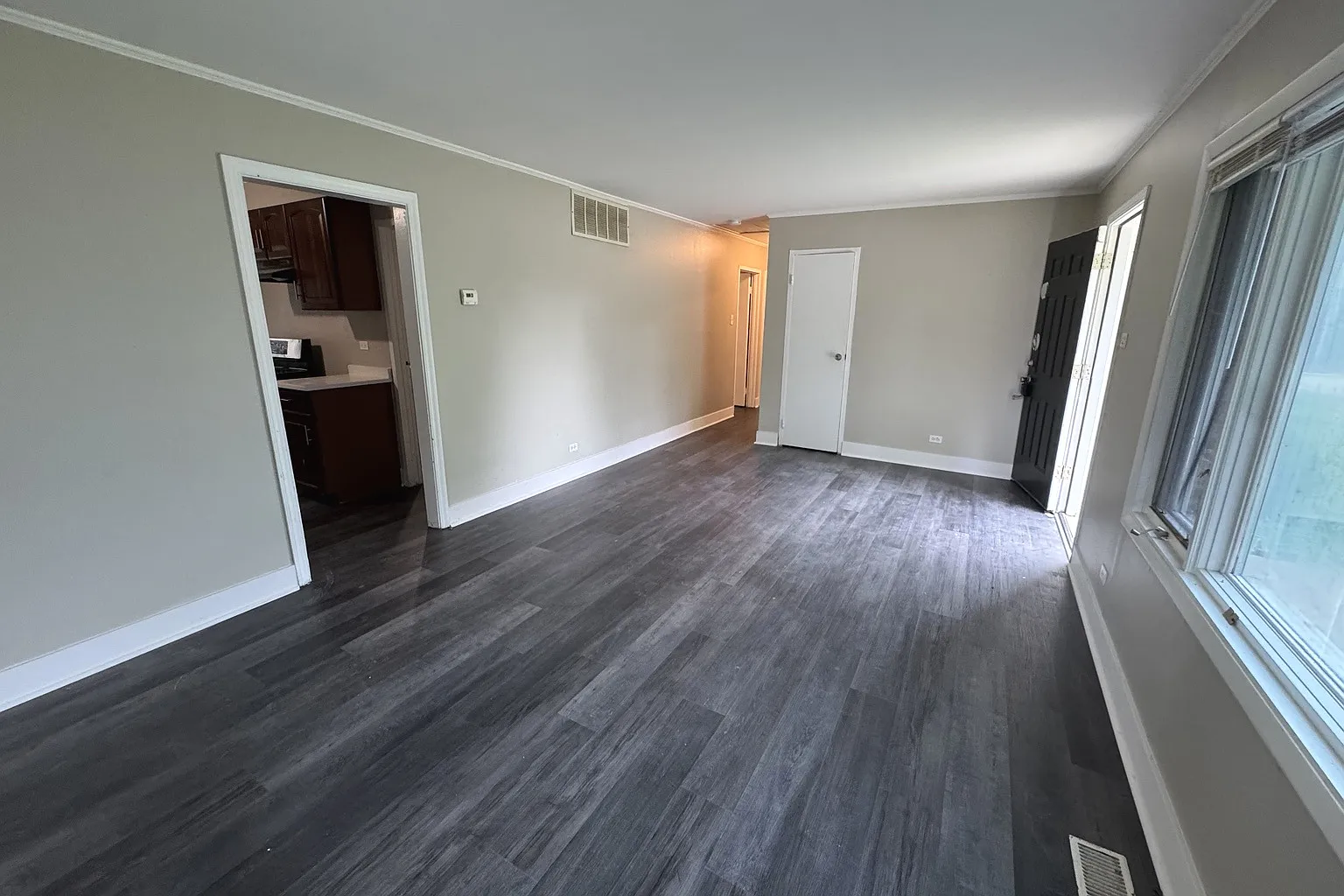 3 bed, 1092 sqft, $2,300 — Photo 4