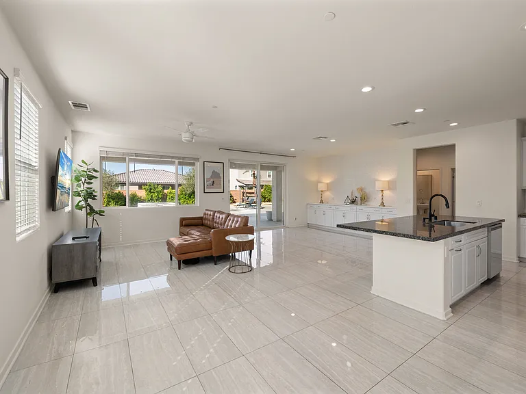 50105 Rocamora St — Photo 6