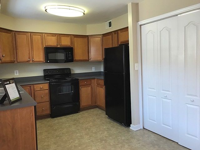 1st image of 337 S Chesire Ct