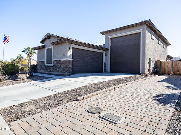 2nd image of 2052 N MONTCLAIR Lane