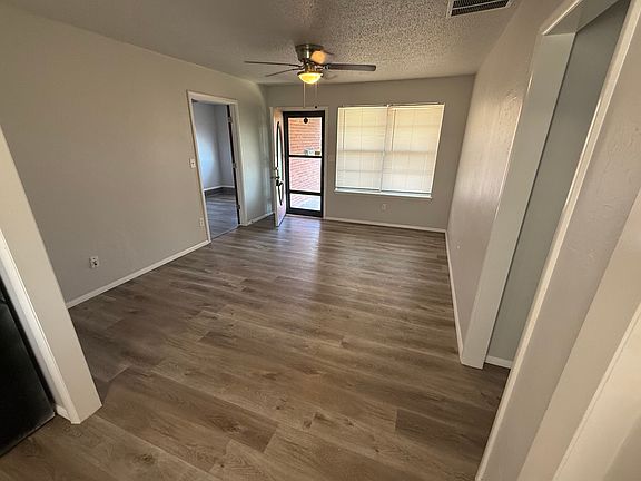 2nd image of 601 N Dallas Ave