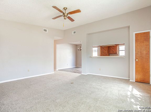 4th image of 914 Sundance St