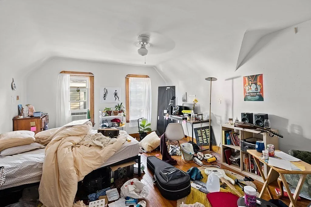 5 bed, 2.0 bath, 1800 sqft, $6,500 — Photo 3