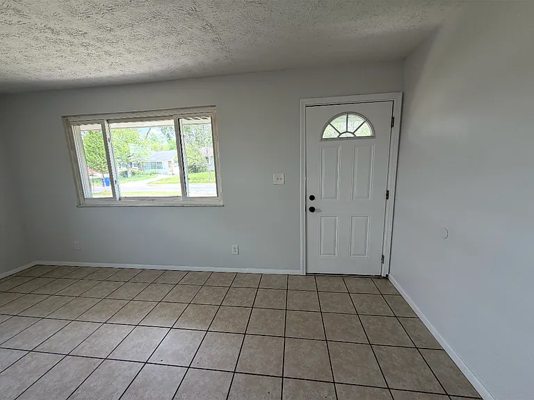 1303 Dellwood Ave — Photo 4