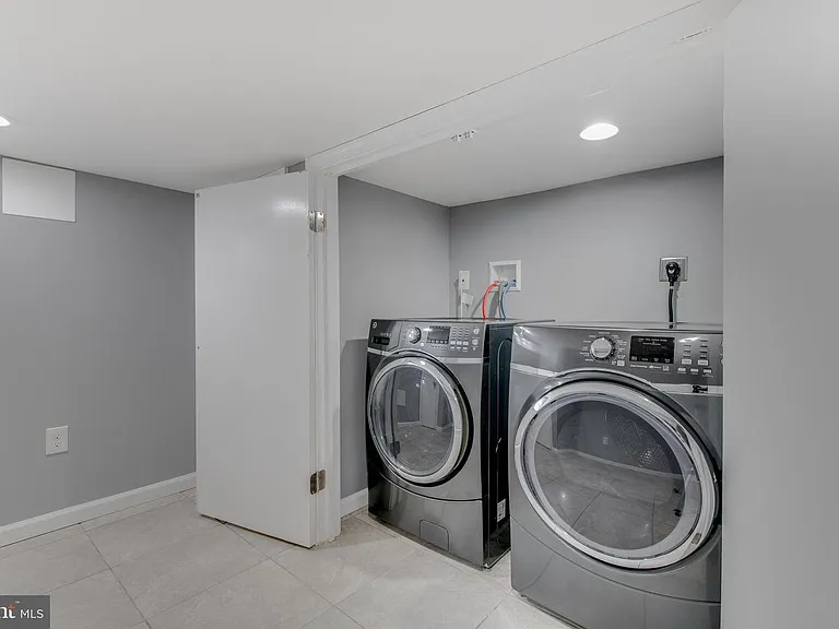 222 N Collington Ave — Photo 24