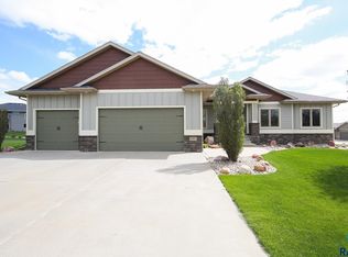 8201 E Arctic Willow Cir, Sioux Falls, SD 57110