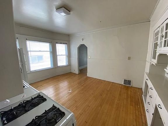 4th image of 2213 N Cambridge Ave