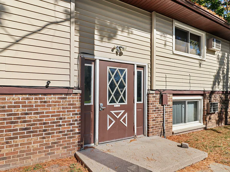 114 W Grant St #2 — Photo 26