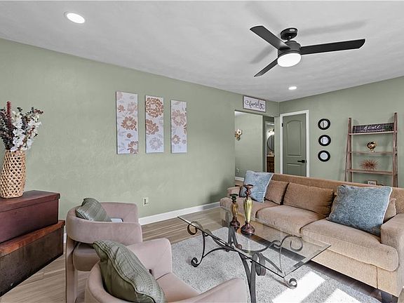 3rd image of 4808 N Witchduck Rd