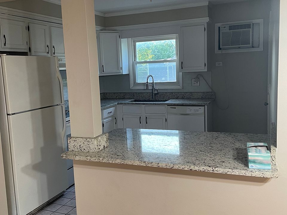 kitchen with breakfast bar