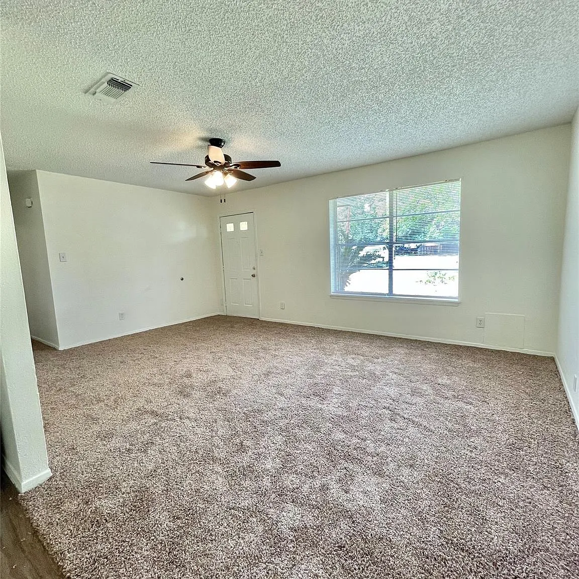 3 bed, 1.5 bath, 1092 sqft, $1,500 — Photo 3