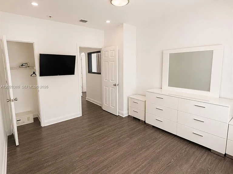 1536 Jefferson Ave #4 — Photo 6