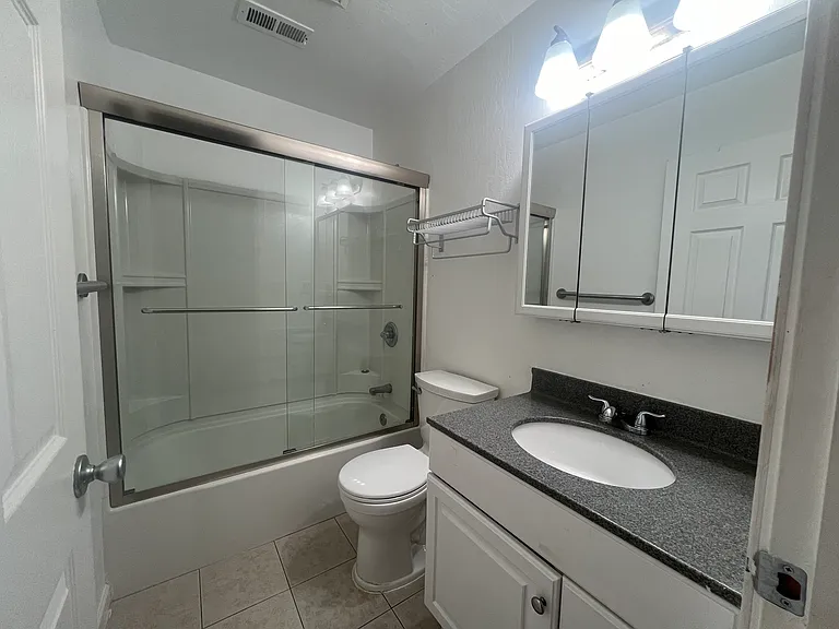 89 Lakeview Dr — Photo 3