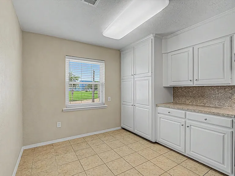 827 Pickney Ave — Photo 17