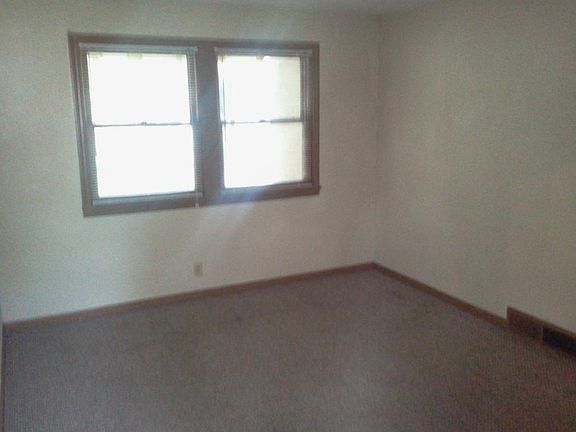 3rd image of 727 S 6th St