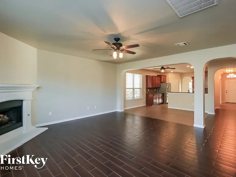 9708 Allie Hope Ln — Photo 4
