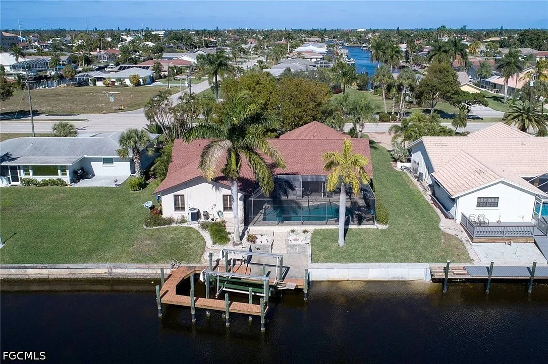 3 bed, 2.0 bath, 2257 sqft, $5,720 — Photo 3