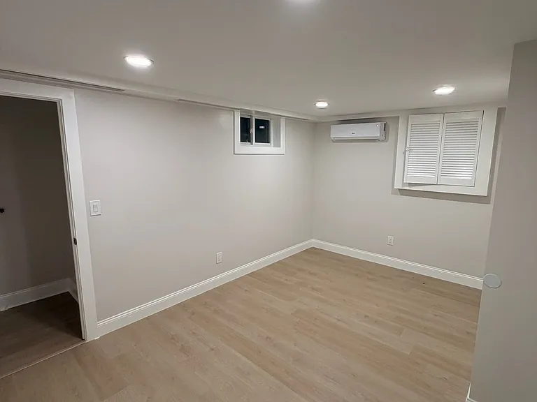 93 Clunie Ave #BASEMENT — Photo 19