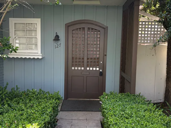 127 Stonehaven Way, Los Angeles, CA 90049