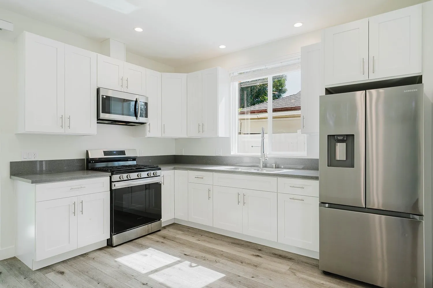 3 bed, 1200 sqft, $3,500 — Photo 4