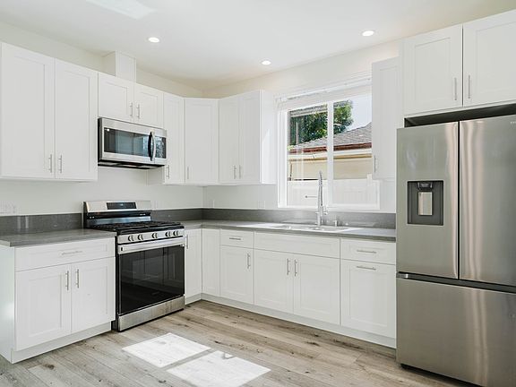4th image of 8107 Lemona Ave