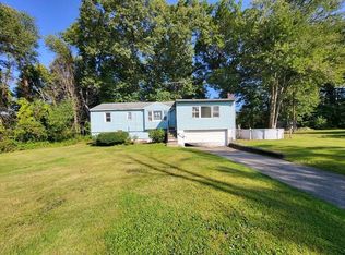 8 Crescent Rd, Mahopac, NY 10541