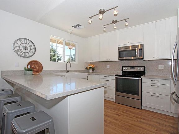 5th image of 2612 Royal Park Dr