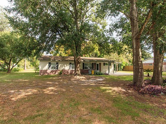 3rd image of 1191 Forest Hills Rd