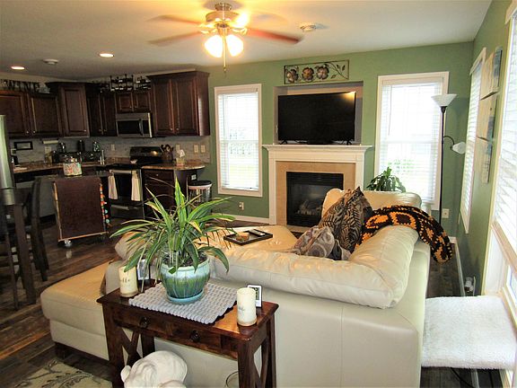 5th image of 2855 Holiday Dr #8