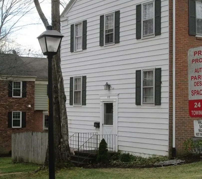 218 Huntington Ln