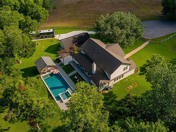 4th image of 8010 Stinson Drive