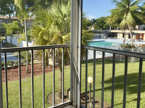 981 Hillcrest Ct APT 208, Hollywood, FL 33021