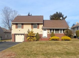 66 Grissing Ct, Cedar Grove, NJ 07009