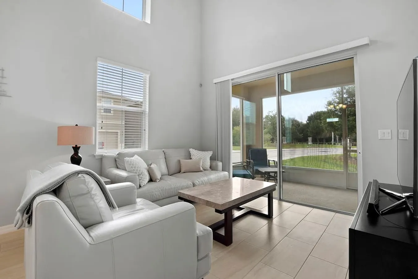 3 bed, $3,800 — Photo 1