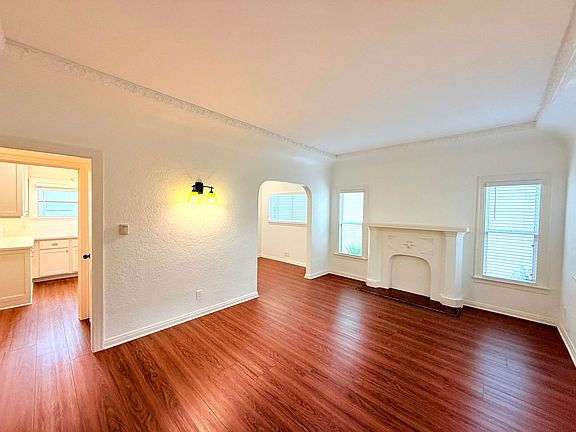 4th image of 2747-2751 Pomeroy Ave