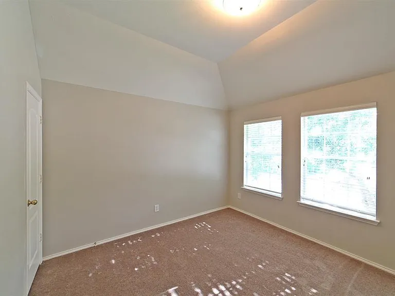 407 Groveton Ridge Ln — Photo 18