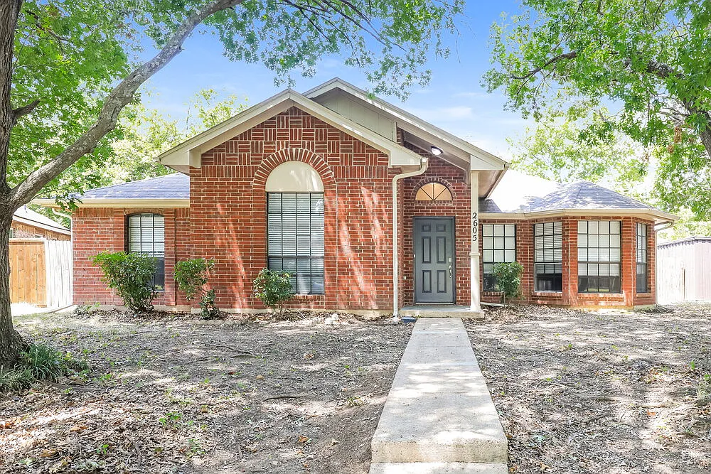 3 bed, 2.0 bath, 1355 sqft, $1,975 — Photo 1