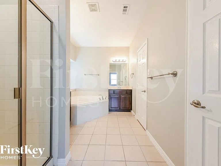 3108 Silver Creek Dr — Photo 10