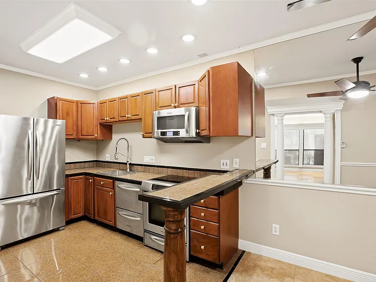 2100 Tanglewilde St #537 — Photo 7