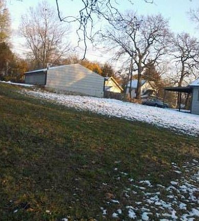 LARGE LOT WITH GARAGE