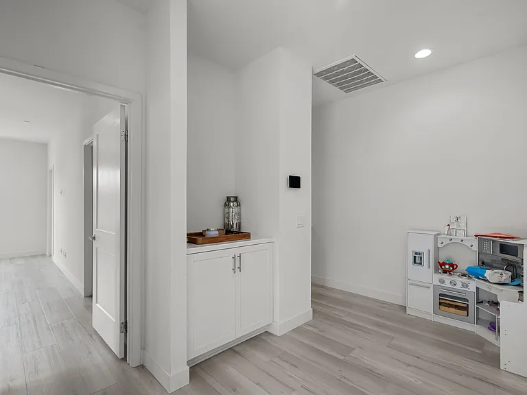 122 Red Brick Dr #6 — Photo 11