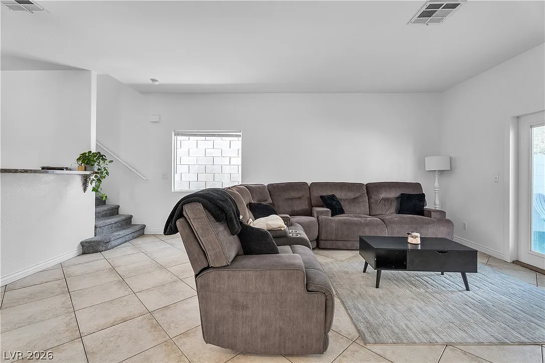 3 bed, 2.5 bath, 1400 sqft, $1,950 — Photo 4