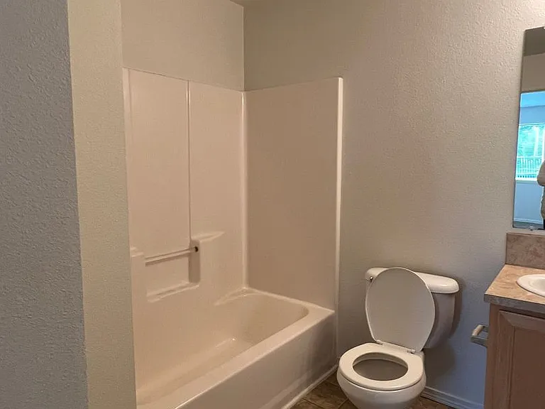 Ellendale Manor Apartments — Photo 10